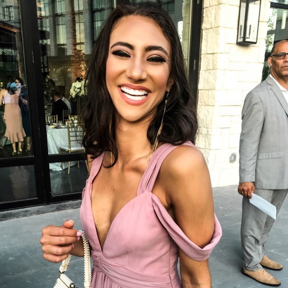 Meet your Posher, Stephanie 🌞 HI sunshines! - Picture 2 of 8